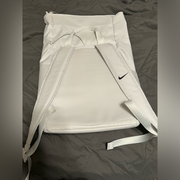 NIKE Unisex RADIATE School Student Backpack White - Picture 4 of 6